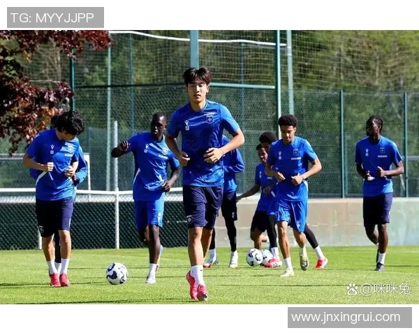 达尼洛的足球之路：从青训小将到国际赛场的闪耀明星